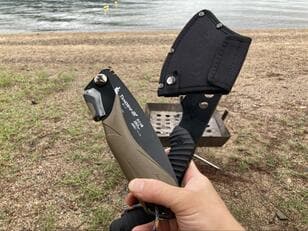 もはやアウトドアメーカー！ ワークマン『TANOSHIBI（愉し火）』シリーズ「焚き火鋸」と「軽量ハンドアッキス」忖度ナシの正直レビュー！