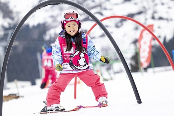 【子どもの雪山デビューはスクールへ！ 2025/26シーズン】楽しく上達が◎！ 「子ども向けスクールが人気のスキー場」7選の画像008