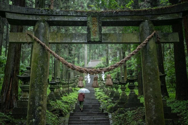 【まるで異世界への入口】映画『蛍火の杜へ』や『るろうに剣心』の舞台となった聖地「上色見熊野座神社」に行くなら“雨の日が断然おすすめ”の画像003