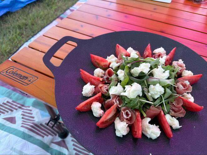 なんてったって雰囲気バツグン！  コールマン「ナチュラルウッドロールテーブル クラシック」 組み立てや収納、グラつき、注意点ほか「使用感レポ」の画像002