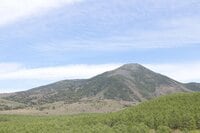 「蓼科山」別名“諏訪富士” 見渡す限り岩だらけの山頂は360度“名峰”に囲まれた絶景「円形劇場」【首都圏発！週末に行ける百名山ガイド vol.15】