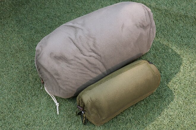 【ショップ店員に聞く！ はじめての“車中泊”グッズ】羽織り＆シュラフインが暖かいブランケット！ フワフワでお手軽、難燃性も備えたモデル〈石井スポーツ ヨドバシ新宿西口店 vol.10〉の画像005