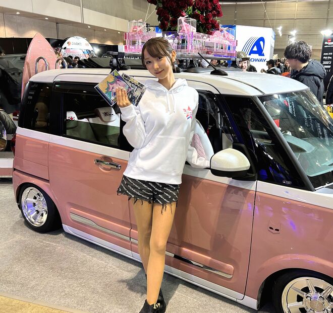速報！「東京オートサロン 2024」が開幕！！ ド迫力のドリフト走行実演も、“可愛い子ちゃんやセクシー系美女まで” イベントを彩るコンパニオンも、待っている！【編集部リポート 第1弾】の画像007