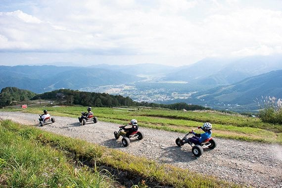 白馬三山と山麓の景色をひとり占め【白馬岩岳マウンテンリゾート】 山頂の「絶景テラス」に大型ブランコ、山肌駆ける「マウンテンカート」の疾走感は病みつき＜長野県白馬村＞の画像008