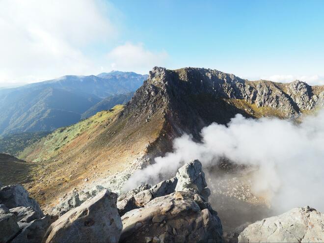 「秋の上高地」で「紅葉景色」満喫する登山＆散策！  新中の湯登山口から「焼岳」を越えて、青く輝く梓川が美しい「河童橋」への画像002
