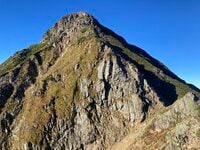 天を指す双耳峰・日本百名山「鹿島槍ヶ岳」 テント場から＆稜線から、秋色に変わる北アルプスを満喫する1泊2日「10月・登山レポ」