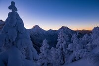 【雪山登山】冬の硫黄岳！ 白い世界とのコントラスト！ 圧巻の八ヶ岳ブルーと迫力のスノーモンスター〈長野県〉