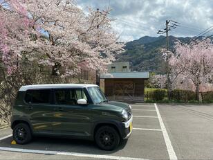 「キャンプ・登山・カヤック・車中泊」1台でイケる！ スズキ「ハスラー」万能シートアレンジと「巧い小技」とは！？ アウトドアでの「使いたおし」実践レポ