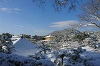 冬の京都だけの「神社仏閣と雪景色のハイパーコラボ」積雪期しか見られない「金閣寺・下鴨神社・貴船神社」のレア絶景とは？