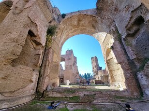 コロッセオからも徒歩圏内『テルマエロマエ』の世界へ！  古代ローマ人の健康ランド「カラカラ浴場」で平日のモーニング・ウォーク【ブーツの国の街角で vol.43】