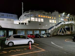 前代未聞「うどん持ち込み禁止」マークが話題に！「神戸−高松」ジャンボフェリー鬼リピライターの32年ぶり新船の「あおい」乗船レポート