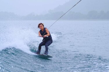 2ページ目) “猪苗代湖”でウェイクボード！ 「20年ぶりにやってみると