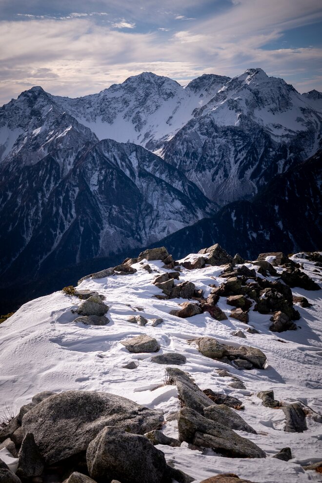 【ハイカー女子の一杯】初冬の常念岳登山 「ペットボトル一本分の重さの三脚！」 わたしが雪山で ”立ち止まる理由”  2025年の画像007