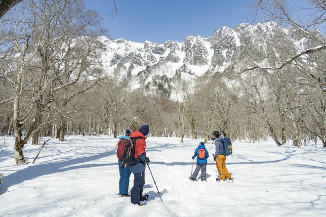 スノーシューで巨木の森へ！「王様の木、杉並木、鏡池」深雪に包まれた神秘的な姿に感動する！  パワースポットの宝庫【戸隠】で真冬にだけ出合える絶景の画像001