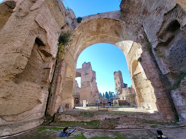 コロッセオからも徒歩圏内『テルマエロマエ』の世界へ！  古代ローマ人の健康ランド「カラカラ浴場」で平日のモーニング・ウォーク【ブーツの国の街角で vol.43】 