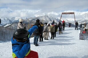 暖冬に雪不足！？ そんな心配がいらない “マルチ”ゲレンデ「白馬岩岳スノーフィールド」へ行ってきた！【全力体験レポート】