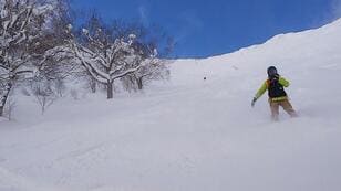 1秒でも早くゲレンデへ！！  旭川空港から飛行機を降りて「1時間以内」で滑れる「雪質抜群」の北海道・道北エリアスキー場3選