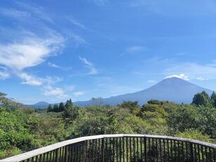 テントサイトから＆場内から「富士山」をの～んびり眺めながら過ごす「秋キャンプの贅沢な時間」に！  絶景の西麓「朝霧エリア」キャンプ場3選