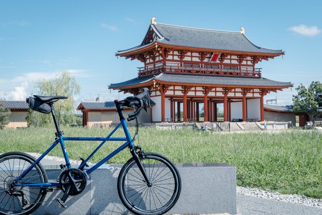 素っ気なさと歴史のコントラストが心地いい世界遺産！  1300年の古都「平城宮跡」自転車で走ってみた！  なんと中には線路も通っていて…【ゆる6輪の旅 vol.02 奈良「平城宮跡歴史公園」】の画像