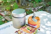 登山・ハイキングでの山ごはんの定番「インスタントラーメン」残った「スープ」 飲みきる？ 持ち帰る？「ウマすぎる対処」5選レポート！