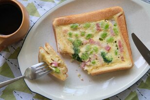冷凍野菜を活用！ ホットサンドメーカーで作るお手軽パンキッシュ【 季節の外ごはん vol.10】