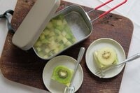 常温で固まるゼリーの秘密「アガー」って？  メスティンで作るお手軽キャンプデザート【季節の外ごはん vol.19】