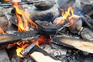 「キャンプ」着火であわてない焚き火お助けアイテム「チャークロス」作成レポ！ 検証「火種の実力」と「自作チャレンジ」結果とは！？