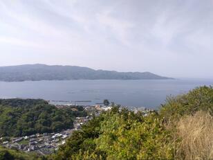 冬の低山縦走に「沼津アルプス」はいかが？  駿河湾と富士山のパノラマ絶景＆駅アクセスもOK！  歩きごたえ十分の下山後は海鮮グルメ！「登山レポ」【静岡県沼津市】