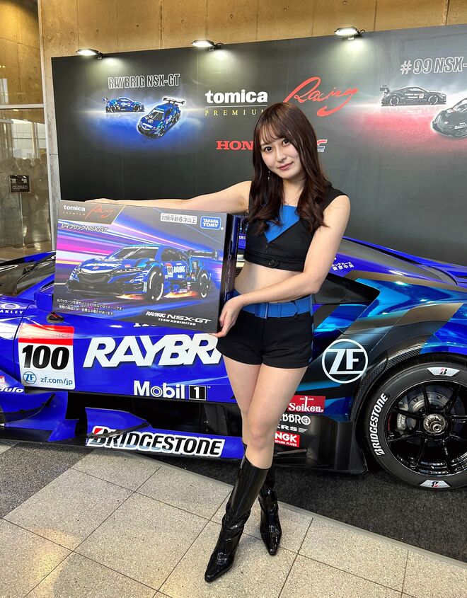 速報！「東京オートサロン 2024」が開幕！！ ド迫力のドリフト走行実演も、“可愛い子ちゃんやセクシー系美女まで” イベントを彩るコンパニオンも、待っている！【編集部リポート 第1弾】の画像002