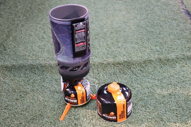 【ショップ店員に聞く！ はじめての“車中泊”グッズ】0.5Lの水をたった100秒で沸かせる！  超時短で湯沸かしができる「JETBOIL」〈石井スポーツ ヨドバシ新宿西口店 vol.13〉の画像006