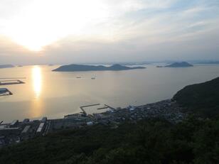 NHK大河ドラマ『鎌倉殿の13人』で脚光！  菅田将暉の源義経が躍動した源平古戦場「香川県・屋島」の「山頂の水族館」「タヌキ伝説の寺」「ミステリー坂」不思議スポットめぐり