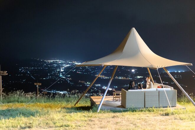『ザ・ヴェランダ石打丸山』 越後の “絶景スポット” といえばココ！  今夏は幻想的な夕景や夜景が楽しめる「ナイトテラス」営業がスタート【特集・夏山で遊ぼう】の画像003