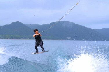 2ページ目) “猪苗代湖”でウェイクボード！ 「20年ぶりにやってみると