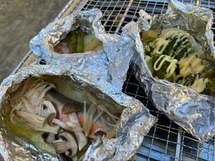 食器洗い不要のキャンプ飯！  メインからデザートまで超手軽な「焼くだけクッキング」5つの絶品料理