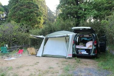 快適すぎる「キャンプ」と「車中泊」の合わせワザ！ コールマン「カー