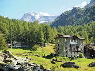 初心者でも心配無用！  イタリア4大アルプスの一つ、ワクワクするような多彩な風景を楽しめる人気登山ルート【ブーツの国の街角で  vol.06「モンテ・ローザの登山ルート」イタリア／ヴァッレ・ダオスタ州】