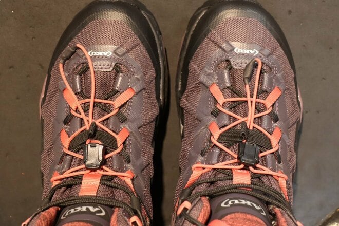 【ショップ店員に聞く！ イチ推しアウトドアギア】2つの「靴ひも＆ソールパターン」が斬新かつ機能的！  アク「ロケットミッド」ウィメンズ〈石井スポーツ 登山本店 vol.4〉の画像003