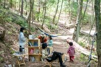 山菜採り！ ハンモック！ ロープワークでの木登りetc. 「森と本気で遊ぶ2日間は“気づき”の宝庫でした」 森の遊び方をプロに学ぶ【前編】長野県伊那市