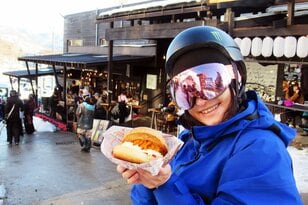 「つがいけマウンテンリゾート」で滑った後に一杯！  ゴンドラ山麓に登場した食のテーマパーク『つがいけ横丁』は日本式アプレスキーの新提案【長野県 HAKUBA VALLEY】