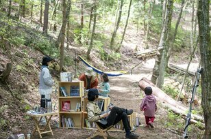 山菜採り！ ハンモック！ ロープワークでの木登りetc. 「森と本気で遊ぶ2日間は“気づき”の宝庫でした」 森の遊び方をプロに学ぶ【前編】長野県伊那市
