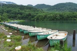 「釣り歴40年ライター」の「キロ5000円超え」超高級魚ヒメマス釣行！ 「初ボート＆エサ」チャレンジの釣果とは！？  聖地「湯ノ湖」レポ