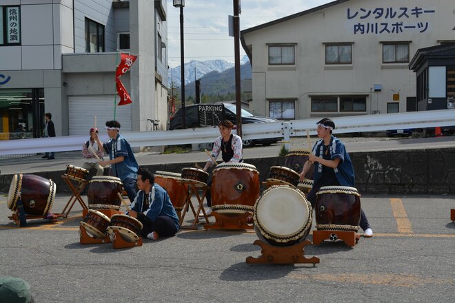 【長野県小谷村】歴史ある交易路を「塩の道祭り」で歩く！  古道の面影が残る“石畳” や 牛も泊まった“牛方宿”   ゴールで待つのは「北アルプス」の大パノラマ＜後編＞の画像014