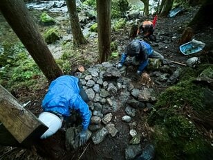 ＜手間暇を惜しまない＞森を整える「循環型工法」での道＆土留め作り【ユーコンカワイのシン・サウナ村建設記 vol.7】