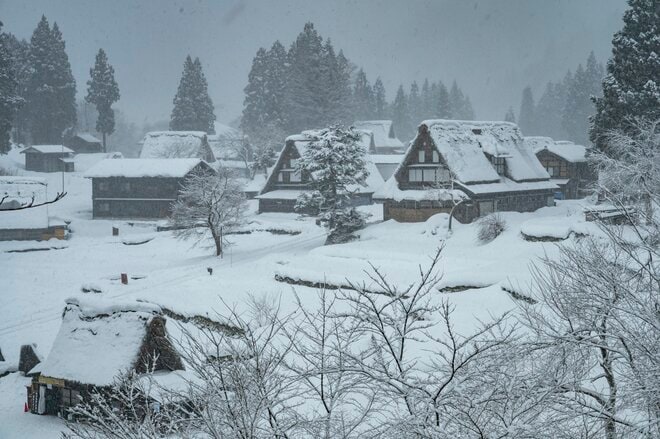 【富山県】雪景色の世界遺産の懐で滑る！  雪煙と湯けむり、はしご旅へ 「たいらスキー場」と「五箇山の合掌造り集落」 2026年の画像005