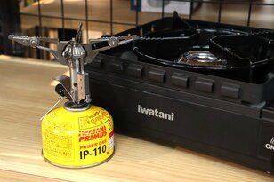 【ショップ店員に聞く！ イチ推しアウトドアギア】はじめて買うバーナーはどれがいい？  用途で使い分けたい “超軽量モデル” と “カセットガス式”〈WILD-1多摩ニュータウン店 vol.3〉