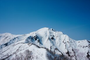 雪山に夢中になる！「谷川雪山フェス」現地レポ  人気ブランドが集結しフィールドで雪山ギアを体験【谷川岳ヨッホ by 星野リゾート】