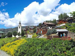 人口100人に満たない小さな山間の村、アルプスを歩きつくしたプロたちが惚れ込むイタリアの秘密の避暑地【ブーツの国の街角で vol.12「シャモワ」イタリア／ヴァッレ・ダオスタ州】