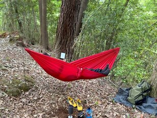 古地図を頼りに穴場スポットで読書とコーヒー。登るだけじゃない「低山の楽しみ方」を教えます【低山小道具＆技術研究所 vol.23】