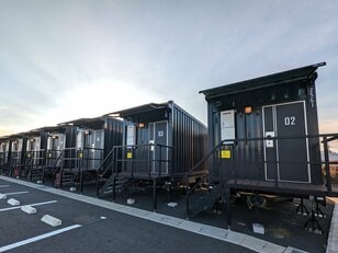 「宿泊の新提案」 外観から受ける無骨な印象とはほど遠い！ コンテナホテルは女性にも優しい「至れり尽くせり」いっぱいの空間だった！【HOTEL R9 The Yard 古河】