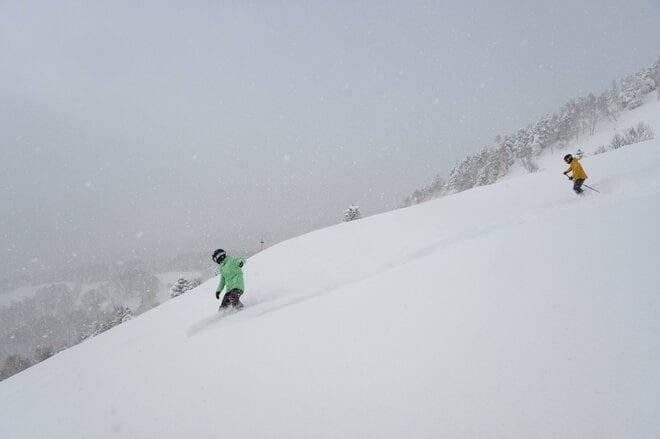【志賀高原 焼額山スキー場】春スキーにおすすめ「この雪質、一度お試しあれ！」  誰もが “ワンランク上” の滑りができちゃう「極上ゲレンデ」とは、ここのこと！の画像002